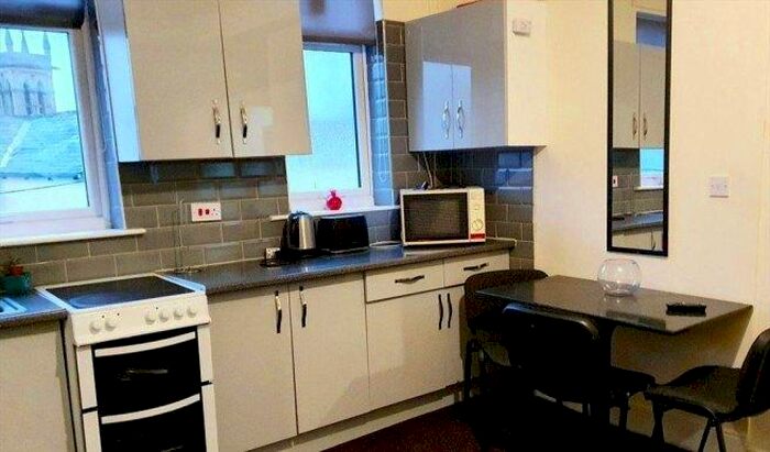 3 Bedroom Flat To Rent In Travis Place, S10