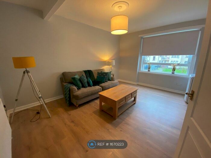 3 Bedroom Flat To Rent In Meadowpark Street, Glasgow, G31