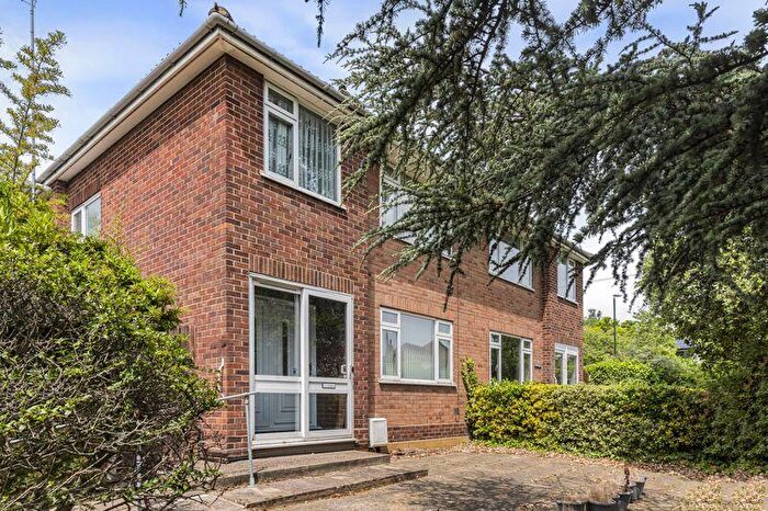 3 Bedroom Semi Detached House For Sale In Hurst Road, Bexley, DA5