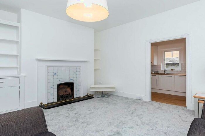 3 Bedroom Flat To Rent In College Place, Camden, NW1