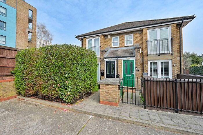 1 Bedroom Flat For Sale In Kingswood Terrace, Chiswick, London, W4