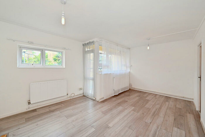 3 Bedroom Apartment To Rent In Queen Anne Road, London, E9
