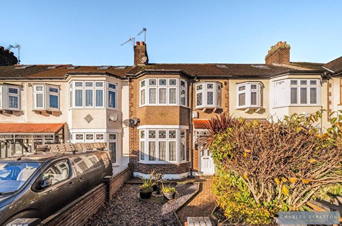 3 Bedroom Terraced House For Sale In Glenwood Drive, Gidea Park, RM2