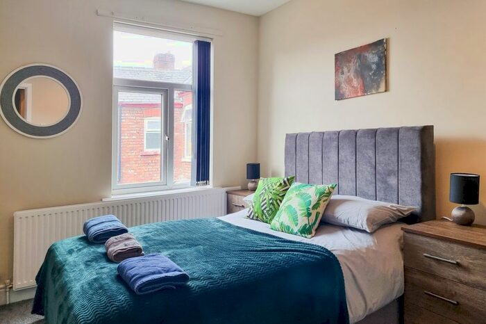 4 Bedroom Flat To Rent In Clarence Road, Manchester, M13