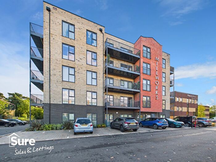 2 Bedroom Flat To Rent In Millworks Home Park Mill Link Rd, Kings Langley, WD4