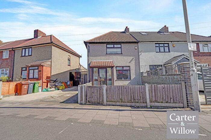 3 Bedroom End Of Terrace House For Sale In Heathway, Dagenham, RM10