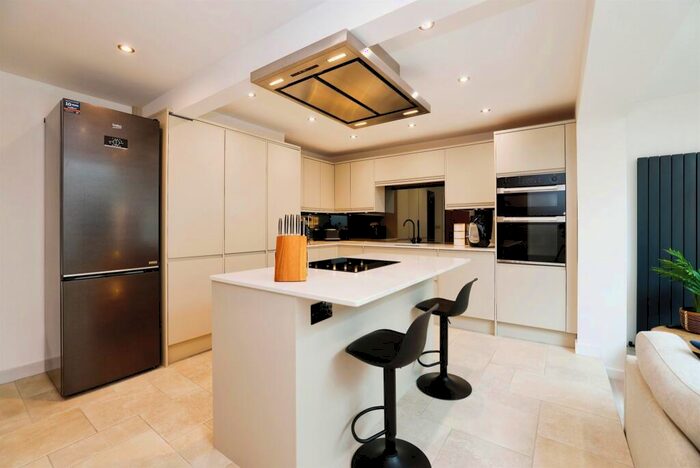 4 Bedroom Semi-Detached House For Sale In Marina Close, Durrington, Salisbury, SP4