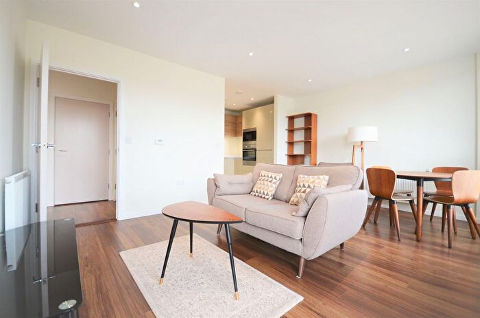 1 Bedroom Flat To Rent In Rosenburg Road, London, W3