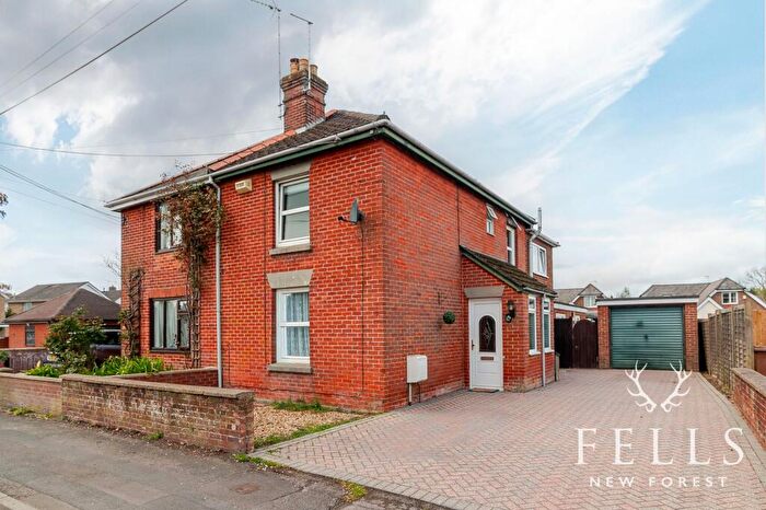 4 Bedroom Semi-Detached House For Sale In Eastfield Lane, Ringwood, BH24