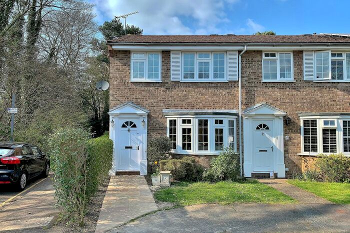 3 Bedroom End Of Terrace House To Rent In Broomhall Lane, Horsell, Woking, Surrey, GU21