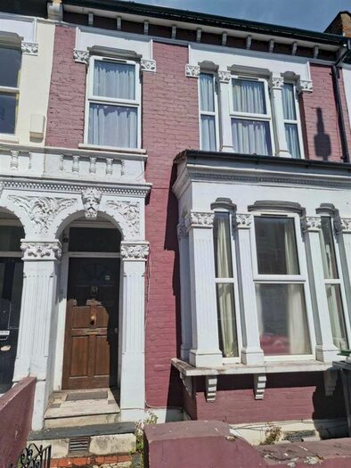 Studio To Rent In Wightman Road, London, N8