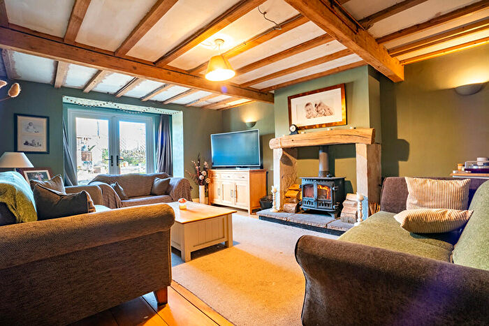 4 Bedroom Cottage For Sale In High Green, Lepton, Huddersfield, HD8