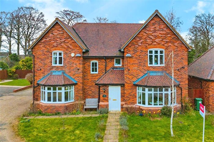 6 Bedroom Detached House For Sale In Lancot Place, Dunstable, Bedfordshire, LU6