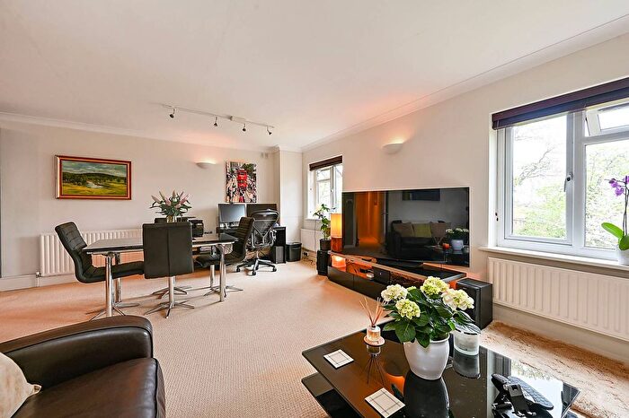 2 Bedroom Flat For Sale In White Lodge, Ealing, London, W5