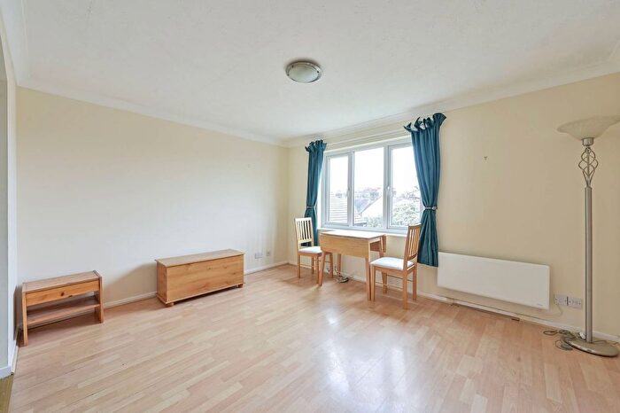 1 Bedroom Flat To Rent In Shelley Way, Wimbledon, London, SW19