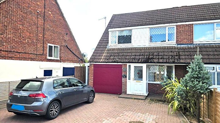 3 Bedroom Semi-Detached House To Rent In Willow Crescent, Market Harborough, Leicestershire, LE16