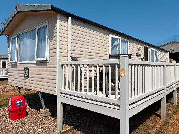 3 Bedroom Park Home For Sale In The Ravine, North Denes Caravan Park, NR32