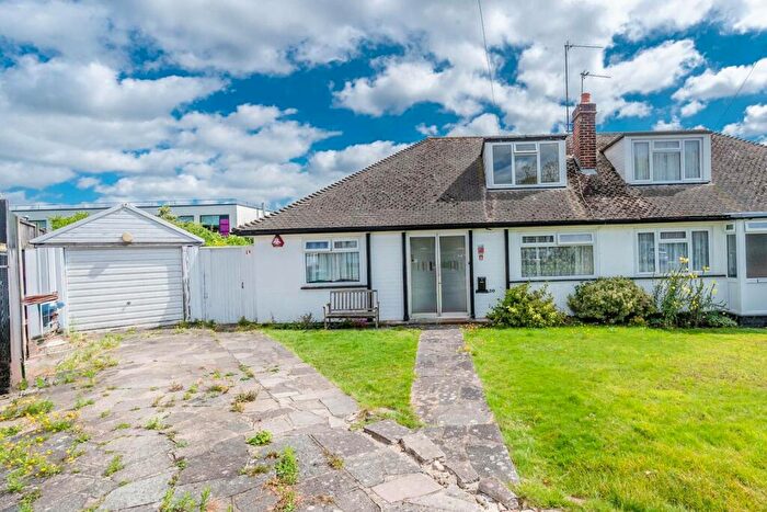 3 Bedroom Bungalow To Rent In Chestnut Drive, Harrow Weald, Harrow, HA3