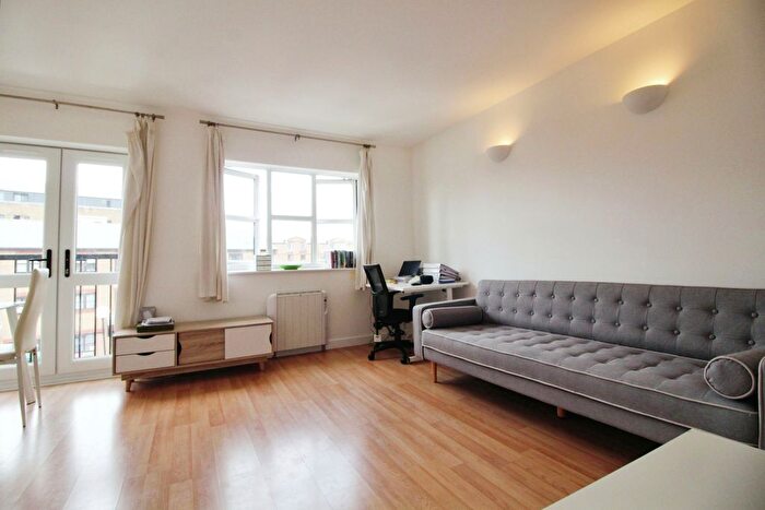 2 Bedroom Flat To Rent In Observatory Mews, London, E14