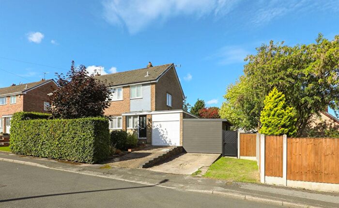 3 Bedroom Semi Detached House For Sale In Dale Road, New Tupton, S42