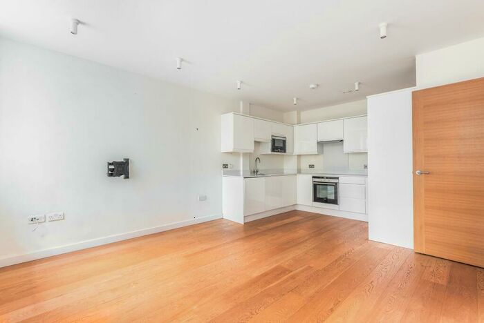 1 Bedroom Flat To Rent In Mansion House, Kennington Park Road, SE11