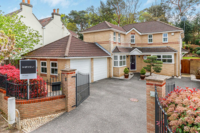 4 Bedroom Detached House For Sale In Lilliput Road, Poole, BH14