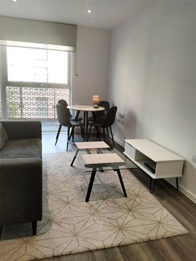1 Bedroom Flat To Rent In Selbourne Avenue, Hounslow, TW3