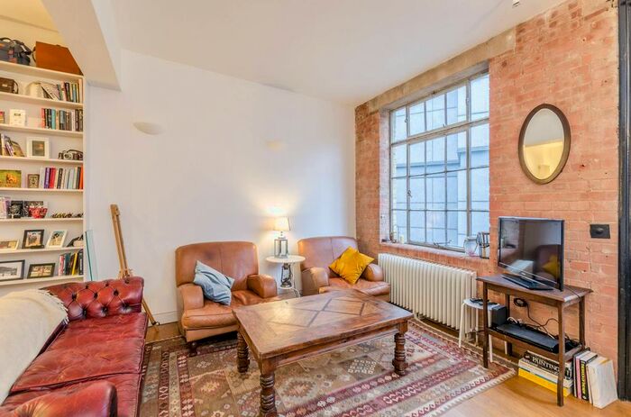 2 Bedroom Flat To Rent In Amwell Street, Clerkenwell, London, EC1R