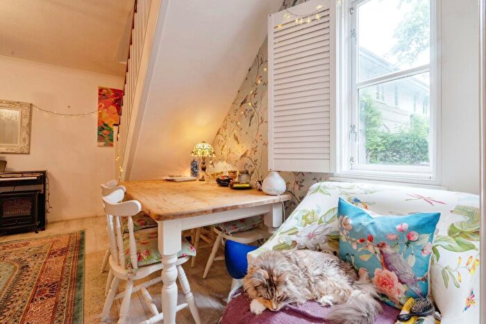 2 Bedroom End Of Terrace House To Rent In Rossendale Way, NW1