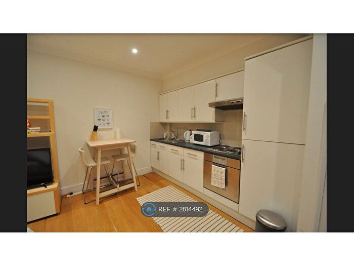 1 Bedroom Flat To Rent In St Peters Street, London, N1