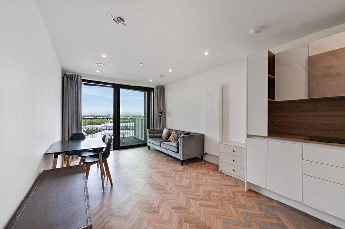 2 Bedroom Flat To Rent In Skyline Apartments, Three Waters, London, E3
