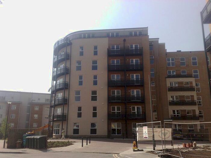 2 Bedroom Flat To Rent In Lanadron Close, Isleworth, TW7
