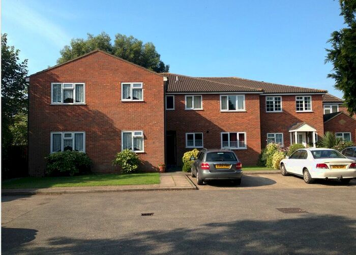 2 Bedroom Flat To Rent In Linden Way, Shepperton, TW17