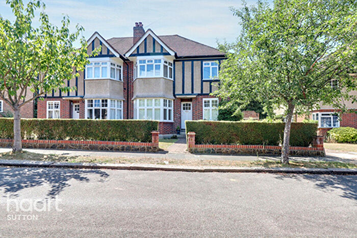 2 Bedroom Apartment For Sale In Grove Avenue, Sutton, SM1