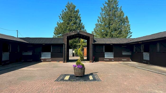Equestrian Facility To Rent In Lumbars Lane, GL14