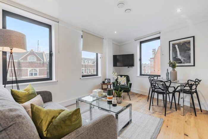 2 Bedroom Flat To Rent In St. John's Hill, London, SW11