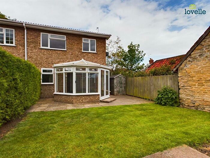 3 Bedroom Semi-Detached House To Rent In Weir Farm Paddock, Scothern, LN2