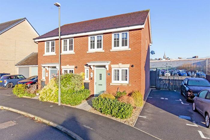 2 Bedroom Semi-Detached House For Sale In Askew Way, Chesterfield, S40