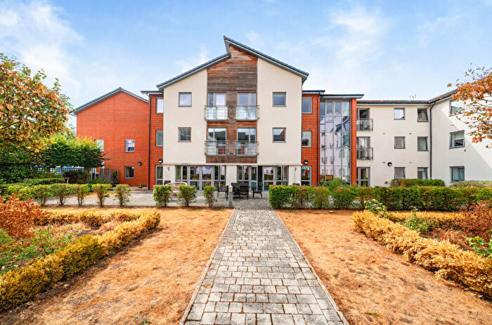 2 Bedroom Apartment For Sale In Kings Place, Fleet, Hampshire, GU51