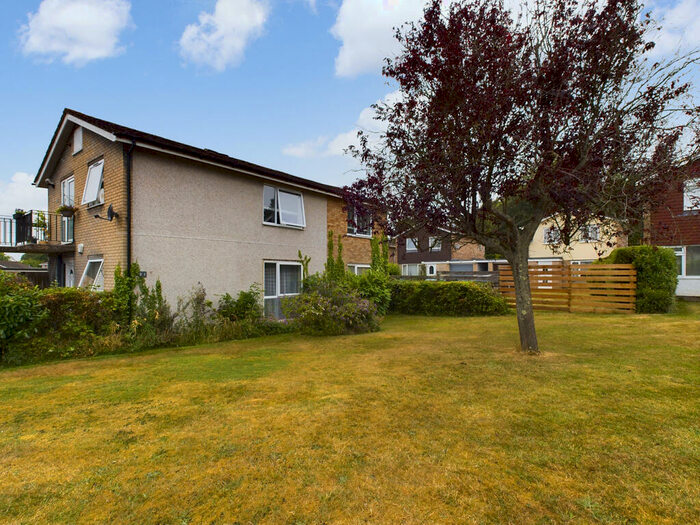 2 Bedroom Flat To Rent In Hayfield Drive, Hazlemere, HP15