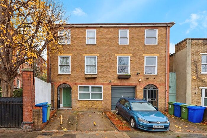 4 Bedroom Semi Detached House For Sale In Warner Road, London, SE5