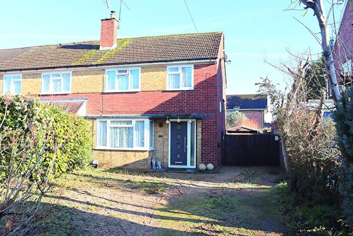 3 Bedroom Semi Detached House For Sale In Chiltern Avenue, Farnborough, GU14