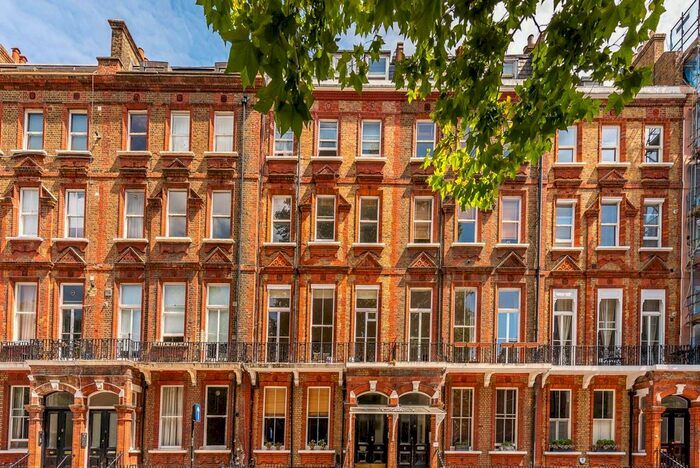 1 Bedroom Studio To Rent In Nevern Square, Earls Court, London, SW5