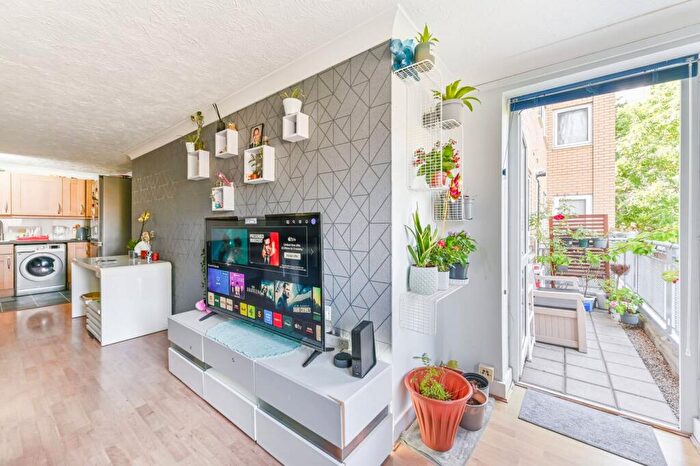 2 Bedroom Flat For Sale In Woburn Road, Central Croydon, Croydon, CR0