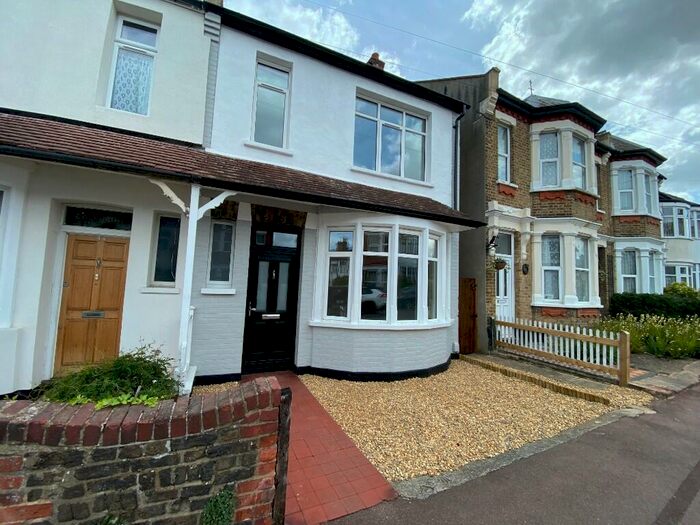 3 Bedroom End Of Terrace House To Rent In Gainsborough Drive, Westcliff-On-Sea, Essex, SS0