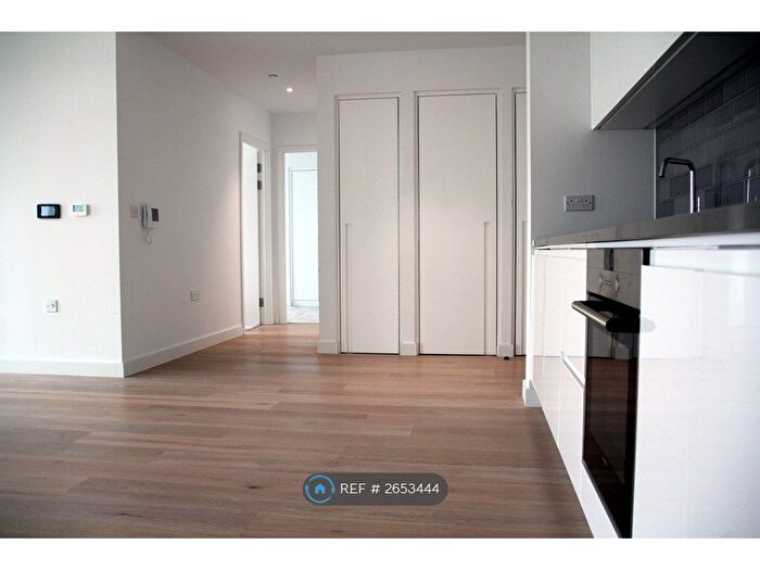 2 Bedroom Flat To Rent In Nautical Drive, London, E16