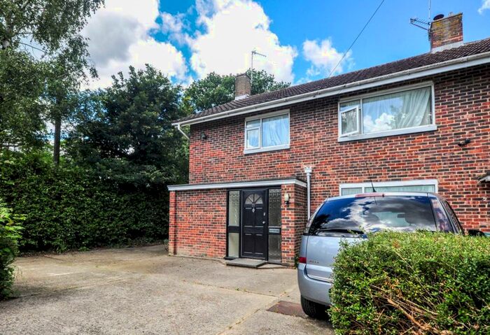 1 Bedroom Property To Rent In Stagelands, Langley Green, RH11