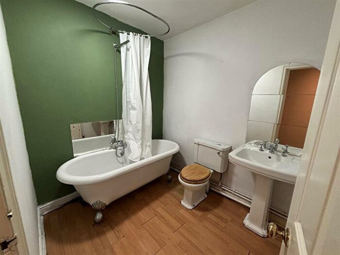 2 Bedroom Semi-Detached Bungalow For Sale In Upgate, Louth, Lincolnshire, LN11