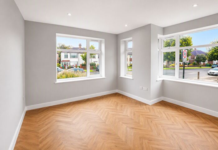 2 Bedroom Flat To Rent In Footscray Road, SE9