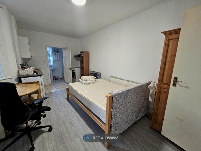 Studio To Rent In Trehurst Street, London, E5